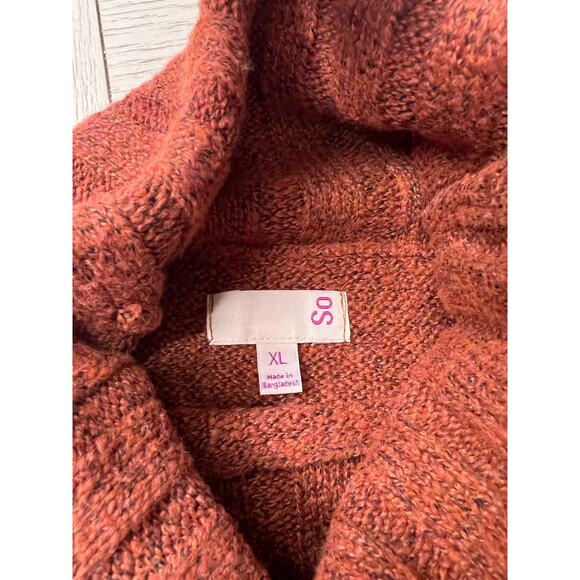 So ladies cropped boxy turtleneck poly sweater w/‎ flare sleeves. Rust, cream XL - Picture 6 of 9